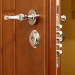 INSTALLATION AND REPLACEMENT OF THE DOOR LOCKS